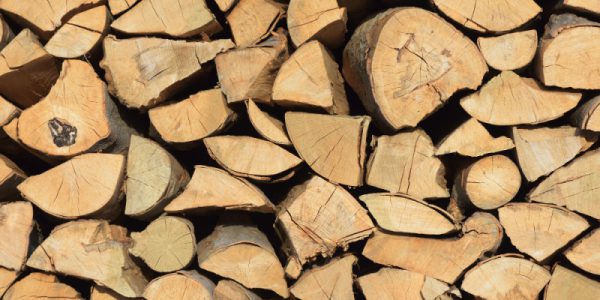 sposoby na przechowywanie drewna na opał